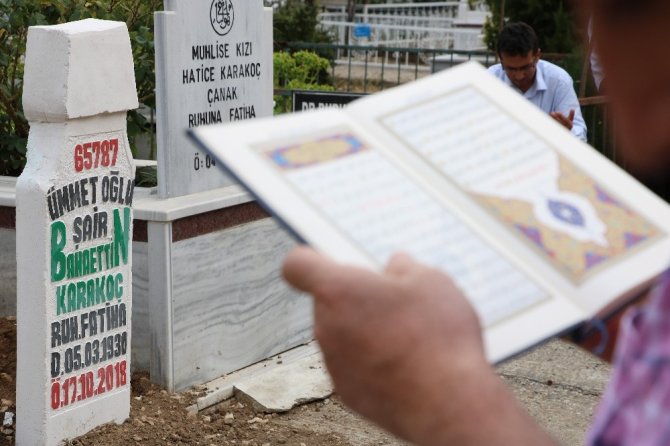 Bahaettin Karakoç mezarı başında dualarla anıldı