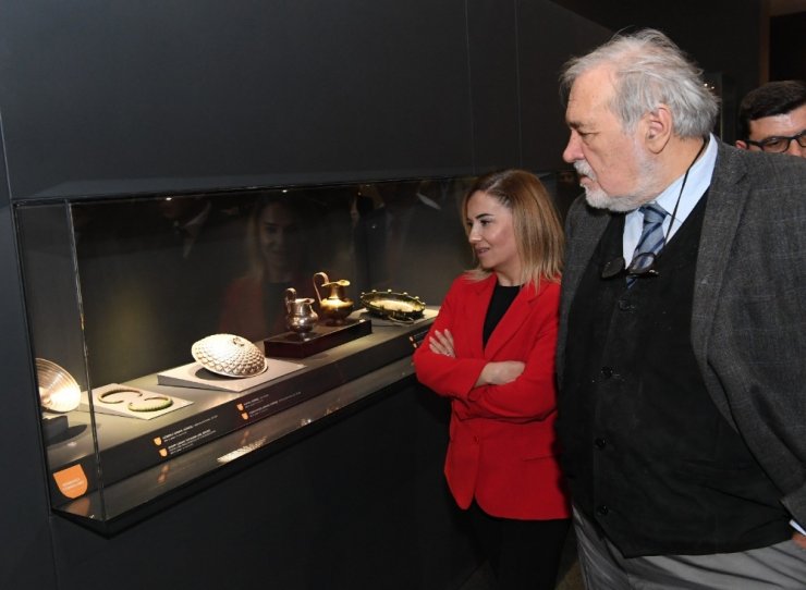 İlber Ortaylı açılış dersi sonrası Uşak’ı gezdi