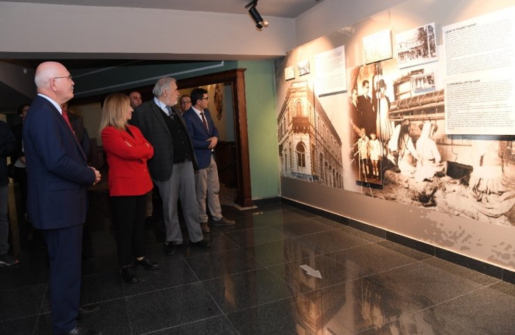 İlber Ortaylı açılış dersi sonrası Uşak’ı gezdi