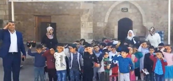 Kahramanmaraş'ta Minik öğrencilerden Mehmetçiğe dua