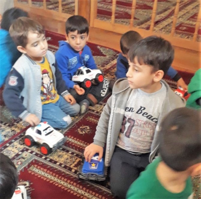 Kahramanmaraş'ta Minik öğrencilerden Mehmetçiğe dua