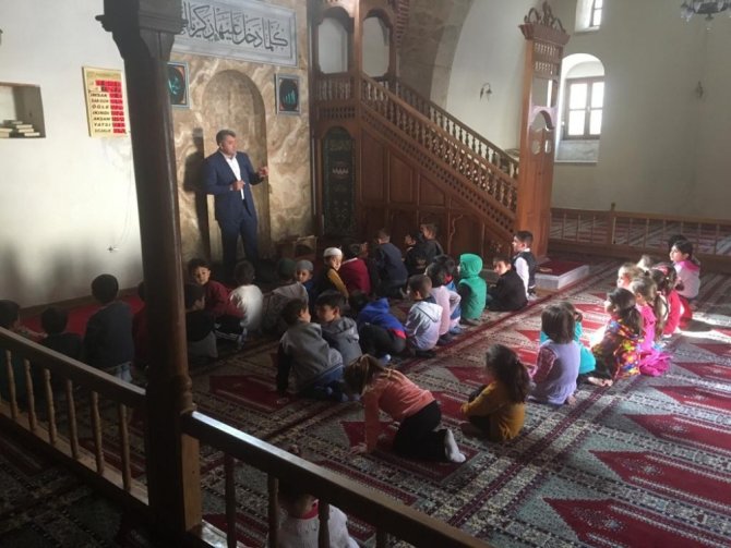 Kahramanmaraş'ta Minik öğrencilerden Mehmetçiğe dua