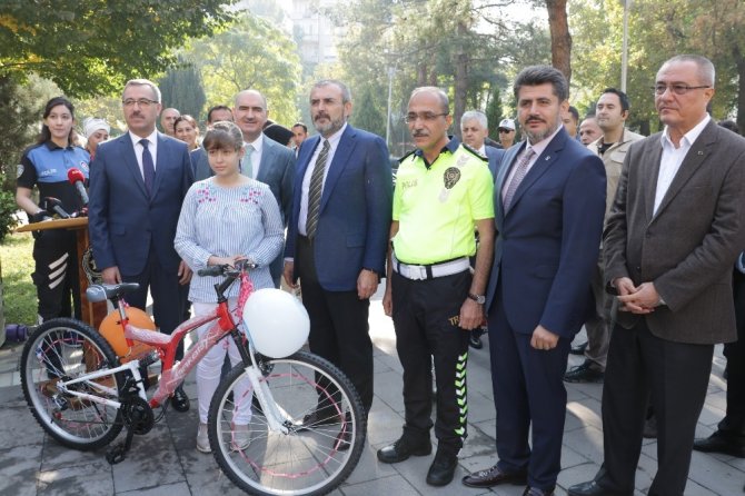 Ünal: "Toplum, merhametli ve dayanışmadan yararlanan bireyler yetiştirilmeli"