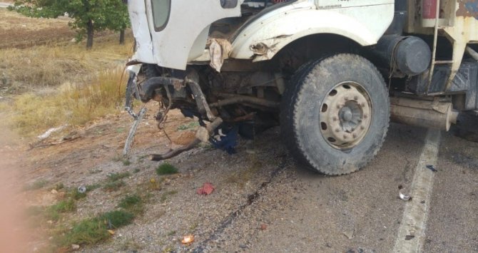 Kahramanmaraş’ta kamyon ile çarpışan otomobil hurdaya döndü: 1 ölü