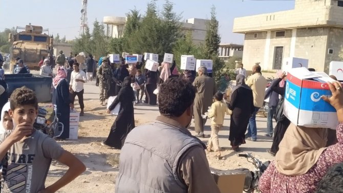 Suriye’nin kuzeyindeki halka insani yardım
