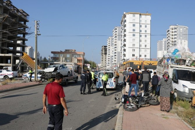 Otomobil ile çarpışan motosiklet sürücüsü yaralandı
