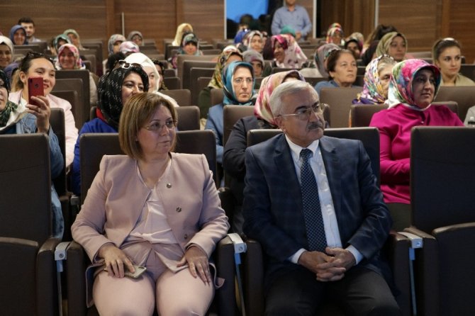 AKEDAŞ ev hanımlarına elektrik tasarrufunu anlattı