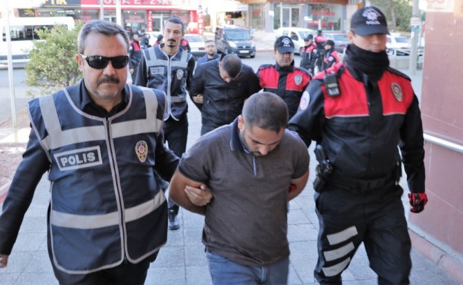 Emekli öğretmende yalana inandı, dolandırıldı iki kişi tutuklandı