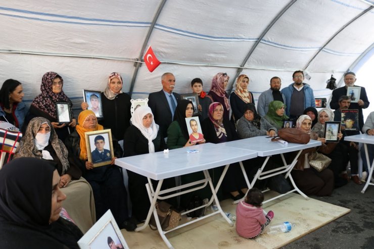 Farklı din ve dillerin mensuplarından oluşan heyetten annelere destek