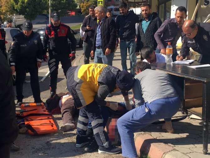 Trafik kazası sonrası sopalı bıçaklı kavga: 3 yaralı