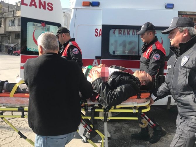 Trafik kazası sonrası sopalı bıçaklı kavga: 3 yaralı