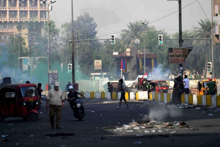 Bağdat’ta protestocularla güvenlik güçleri arasında çatışma