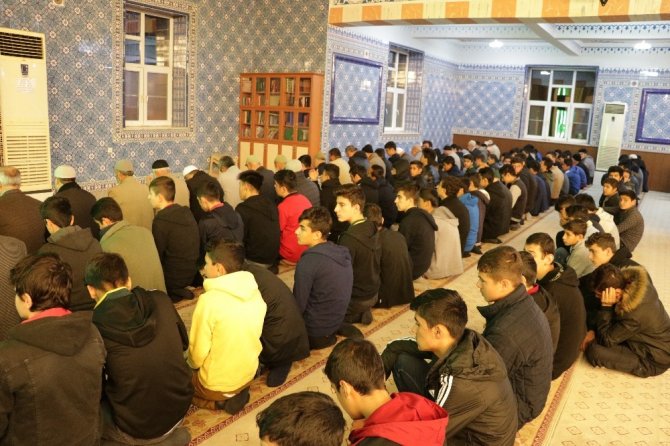 Gençler sabah namazında buluştu