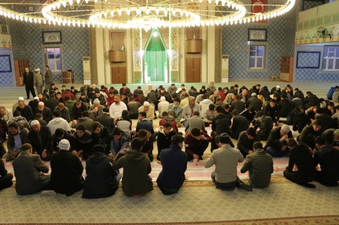 Gençler sabah namazında buluştu