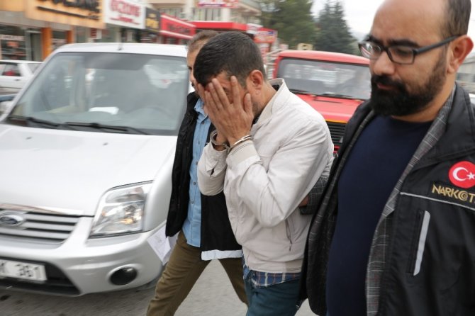 Kahramanmaraş’ta uyuşturucu satıcısı 3 kişi yakalandı