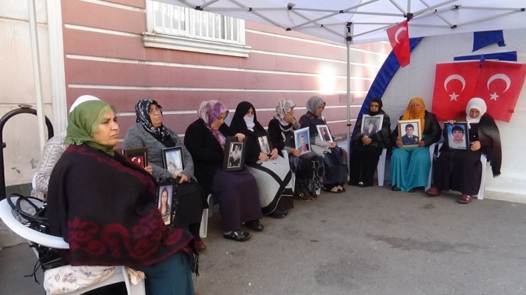 HDP önündeki ailelerin evlat nöbeti 74’üncü gününde devam ediyor