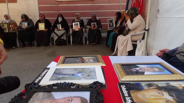 HDP önündeki ailelerin evlat nöbeti 74’üncü gününde devam ediyor