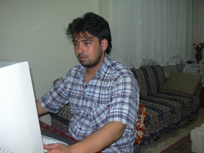 Kahramanmaraşlı Ali Konuk Siri ile hayata tutunuyor