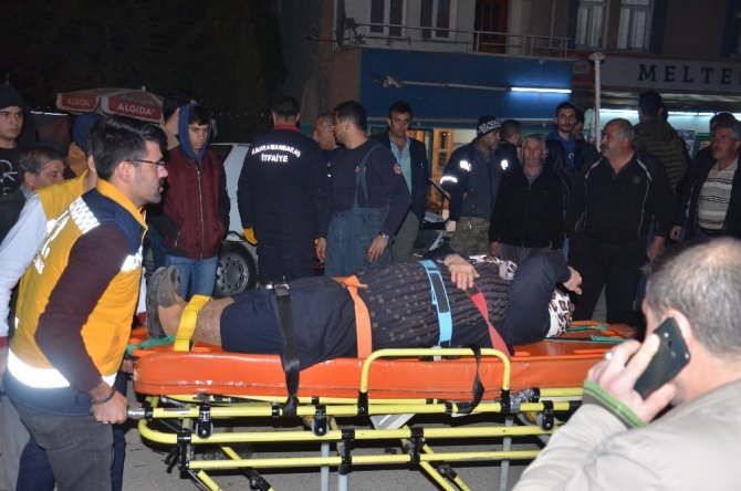 3 kişinin yaralandığı kaza kamerada