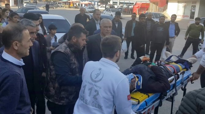 Elbistan'da 3. kattan düşen işçi yaralandı