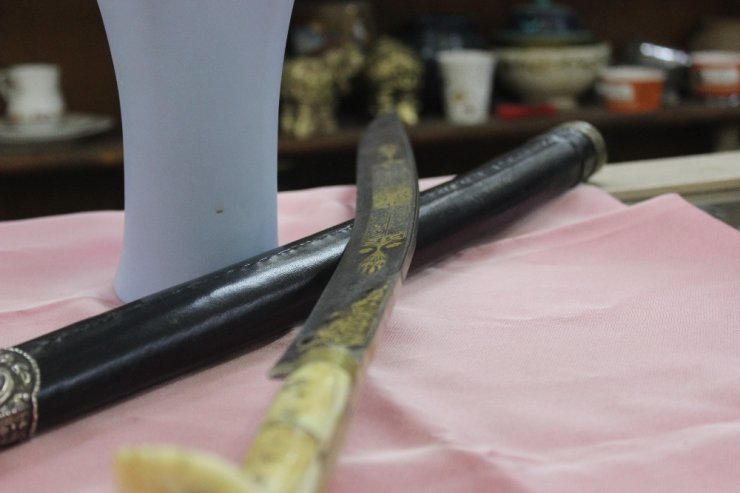 218 yıllık kılıç otomobil fiyatına satışa çıkartıldı