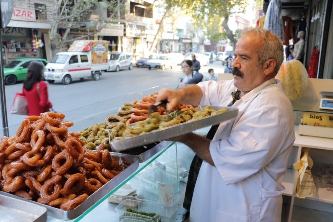 Kahramanmaraş'ta bu tatlı için sıraya giriyorlar