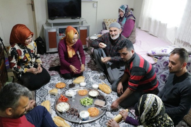 Şehidin dede ve ninesine kahvaltı sürprizi