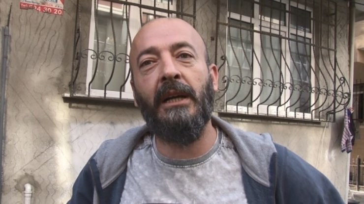 Evine giren hırsızı çatıya kilitleyip polisi aradı