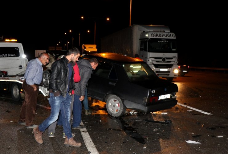 Erzincan’da iki otomobil çarpıştı: 1 ölü, 2 yaralı