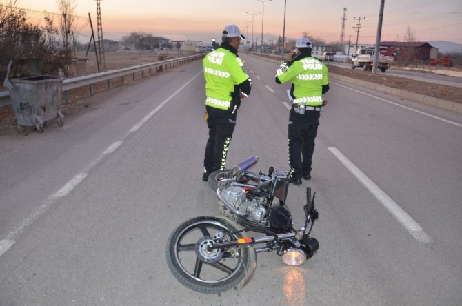 Bariyerlere çarpan motosiklet sürücüsü yaşamını yitirdi