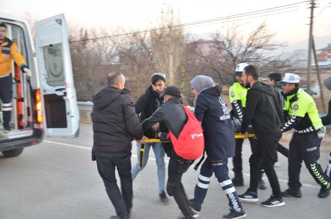 Bariyerlere çarpan motosiklet sürücüsü yaşamını yitirdi
