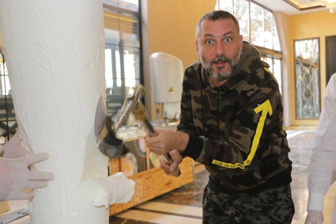 Hüsnü Şenlendirici’den engelli öğrencilere moral