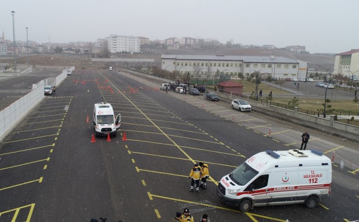 Ambulans şoförleri kıyasıya yarıştı