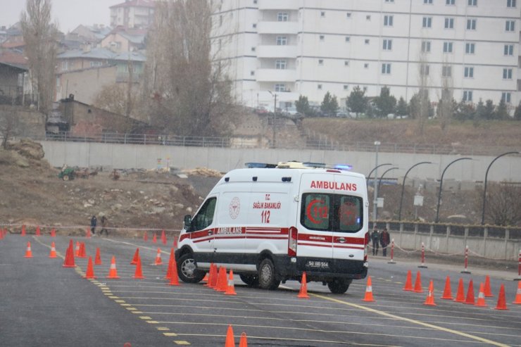 Ambulans şoförleri kıyasıya yarıştı