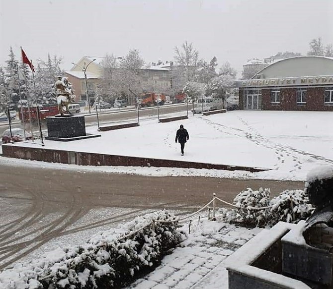 Ekinözü ve Nurhak'ta okullar tatil edildi