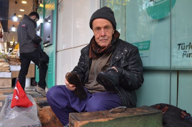 Tek geçim kaynağı 35 yıllık boya sandığı