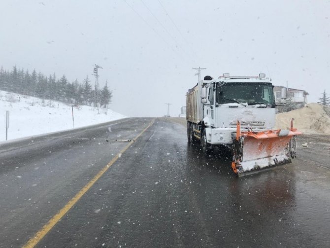 Kahramanmaraş’ta kar temizleme çalışmaları sürüyor