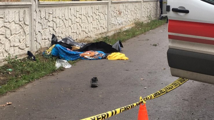 Uşak'ta Alkollü sürücü durağa daldı: 3 ölü