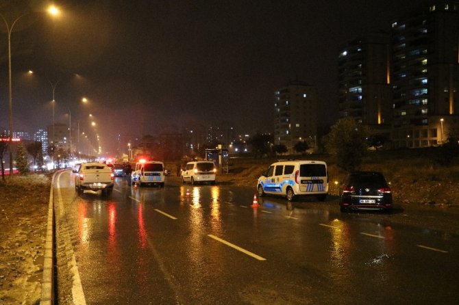 Otomobil kaza sonrası toplanan kalabalığa daldı: 8 yaralı