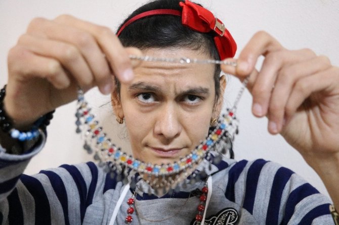 Ahşap boyama ve geri dönüşüm kursuna engelli vatandaşların ilgisi büyük oldu