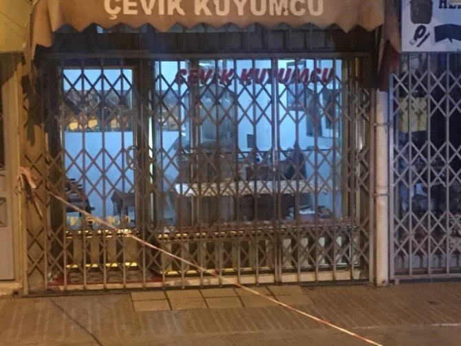 Dikkatli polis kuyumcu hırsızını yakaladı