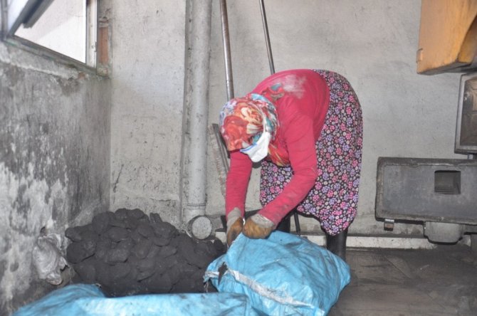 Kalorifer ateşçisi kadın azmiyle örnek oluyor
