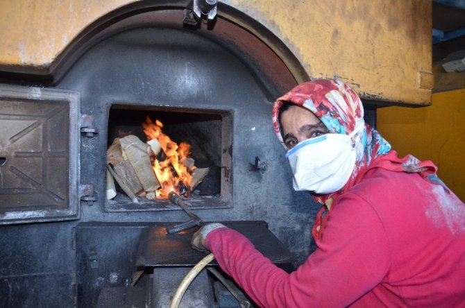 Kalorifer ateşçisi kadın azmiyle örnek oluyor