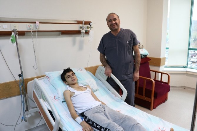 Mermi kalbini parçaladı Necip Fazıl Şehir Hastanesi'nde hayata tutundu