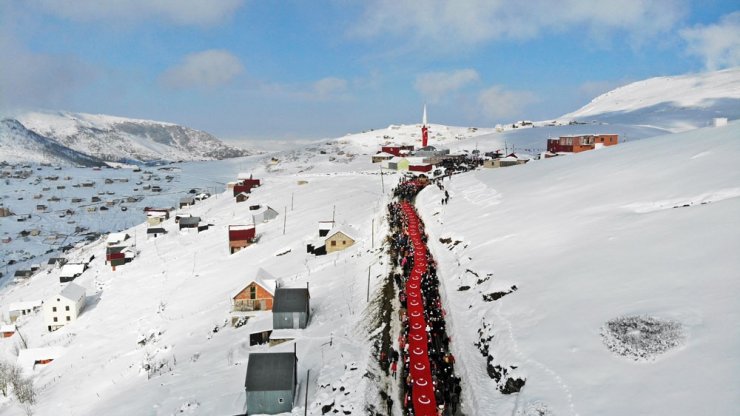 Sarıkamış şehitleri 2 bin 200 rakımlı Sis Dağı’nda anıldı