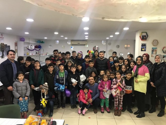 Yetim ve öksüz çocuklara sürpriz hediye