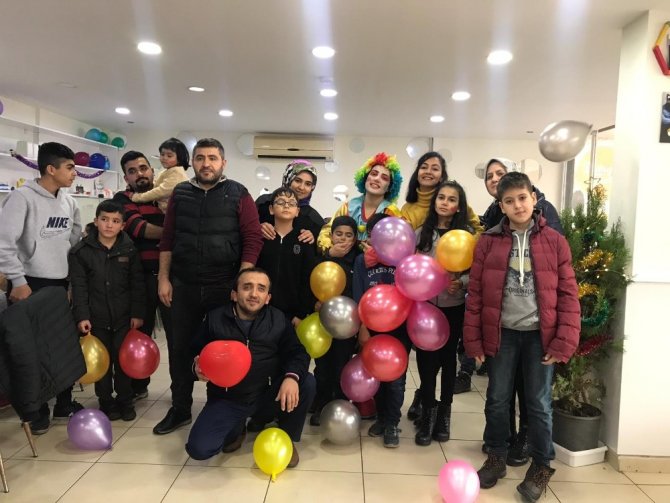 Yetim ve öksüz çocuklara sürpriz hediye