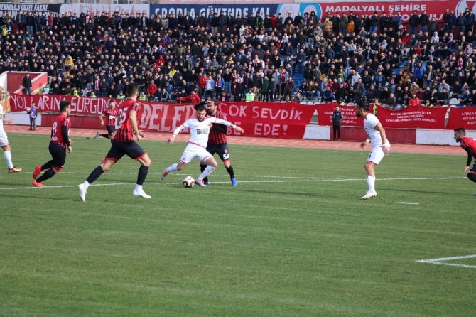 Kahramanmaraşspor kendi evinde Uşakspor'u mağlup etti