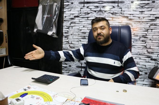 Kahramanmaraş’ta bir iş yerinin camını kırdı bilgisayarı çaldı