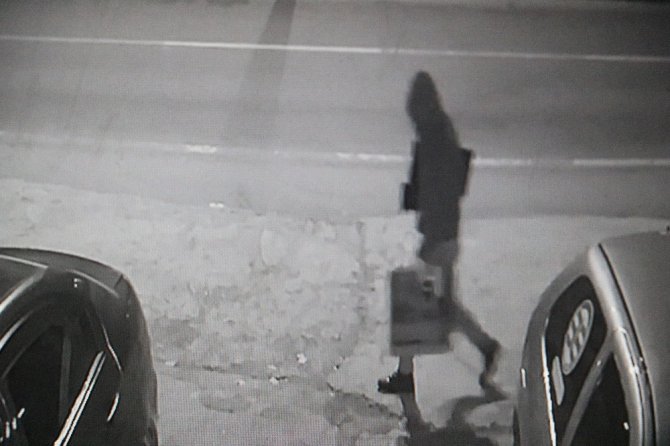 Kahramanmaraş’ta bir iş yerinin camını kırdı bilgisayarı çaldı